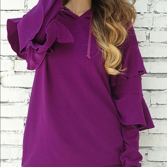 Tops - 🎀 Host Pick 🎀 Tiered Ruffle Sleeve Hoodie